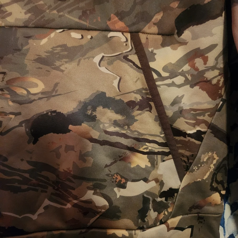 Under Armour‎ Camouflage Hoodie with U.S. LBM Logo Size Small NWT